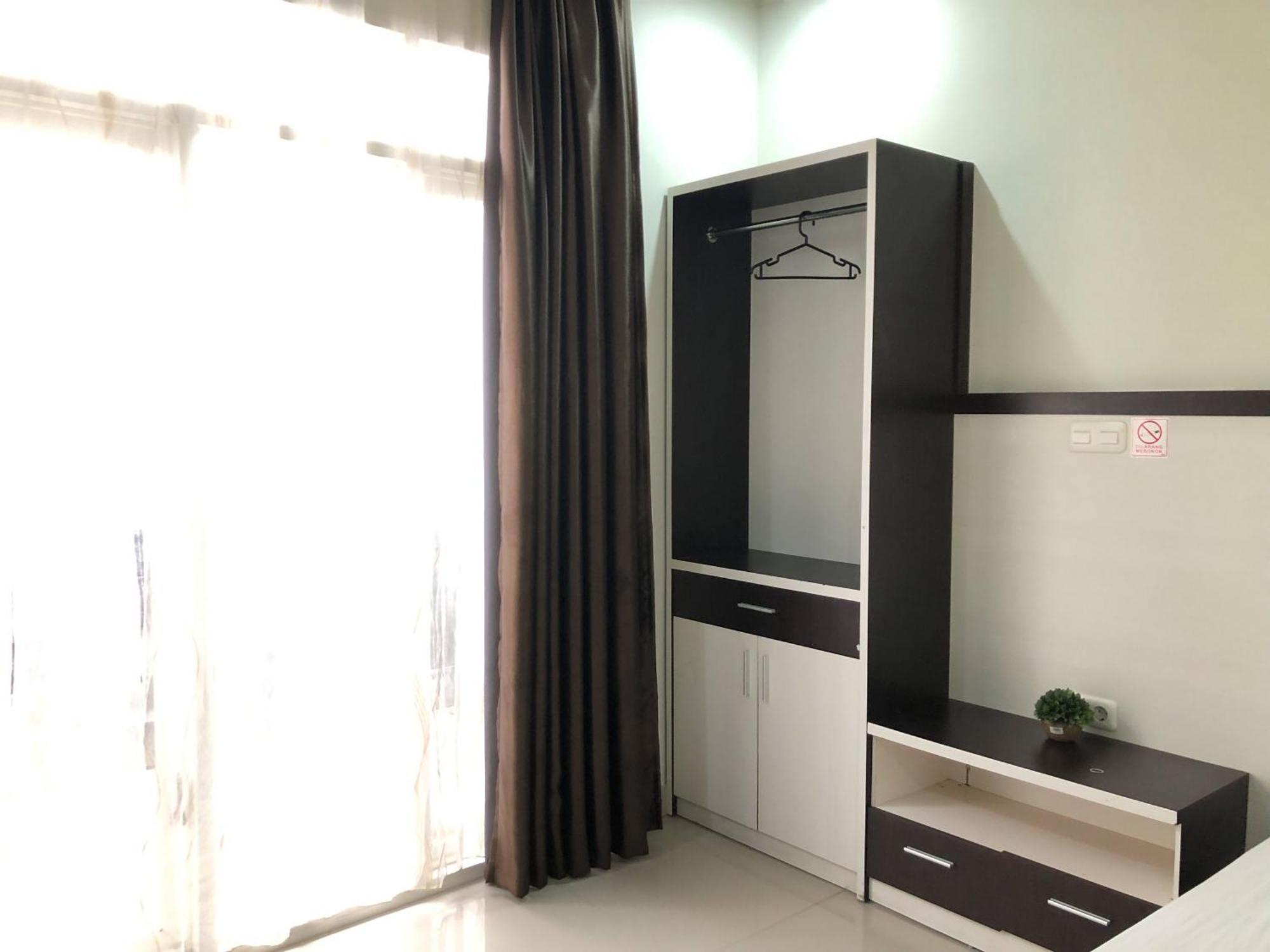 Reddooz Plus At Ininnawa Homestay Syariah Palu Bagian luar foto
