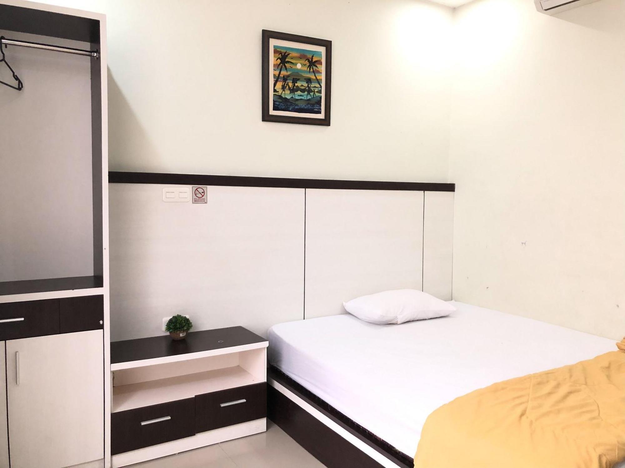 Reddooz Plus At Ininnawa Homestay Syariah Palu Bagian luar foto