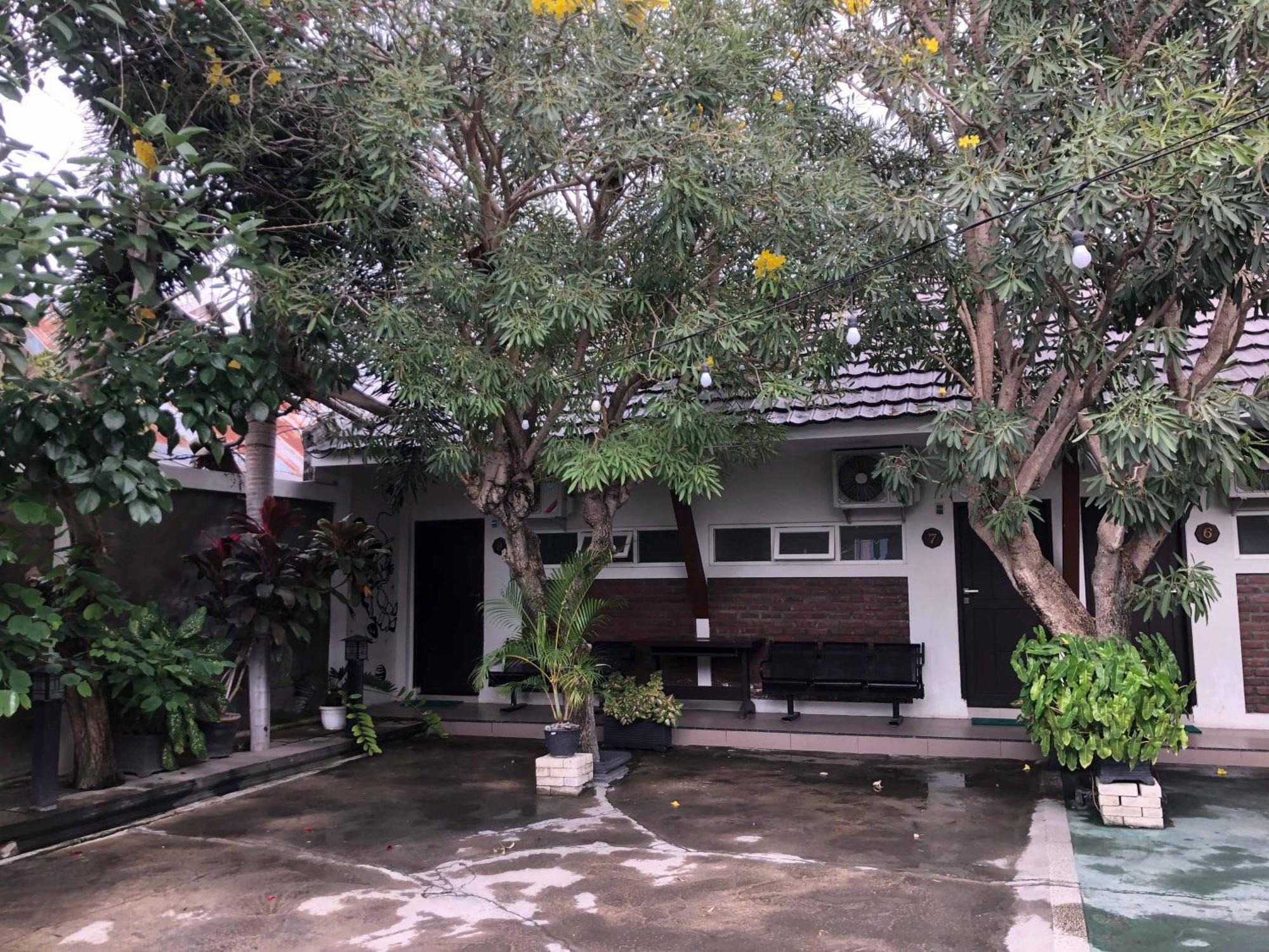 Reddooz Plus At Ininnawa Homestay Syariah Palu Bagian luar foto